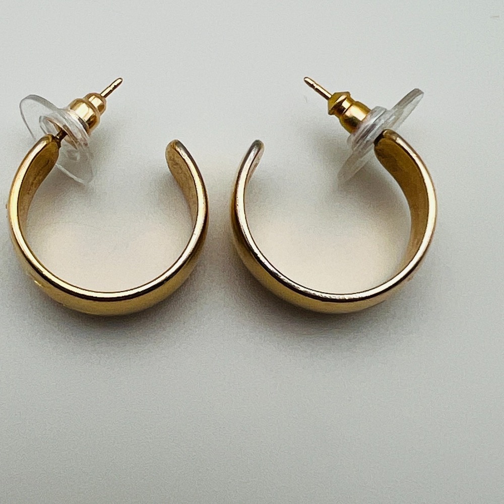 Napier Hoop Earrings Floral Etched Gold Tone Vintage Classic Elegant Style Looks - Picture 6 of 10
